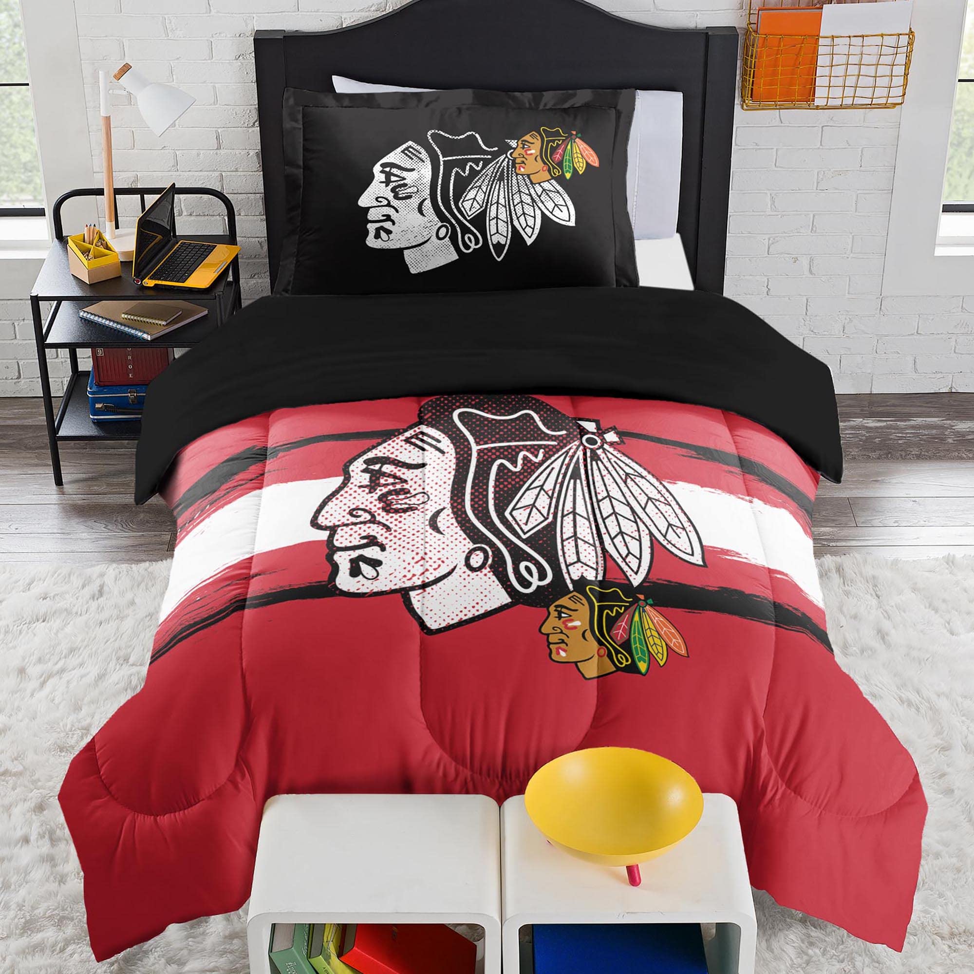 Amazon.com: Northwest NHL Chicago Blackhawks Comforter & Sham Set